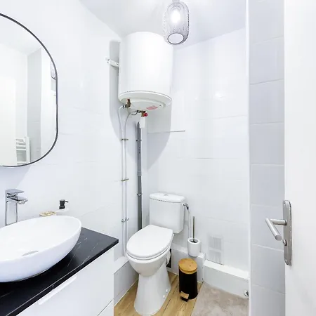 Appartement Meuble Metro 12 *